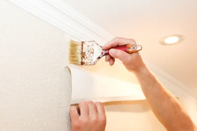 Pose de papier peint à Voué — revêtements muraux et toiles de verre